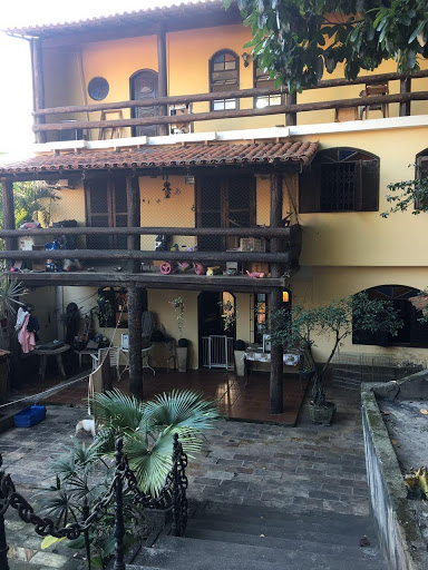 Deslumbrante Casa 4 Quartos, 3 Garagens, Piscina, Terraço e muito mais - Niterói