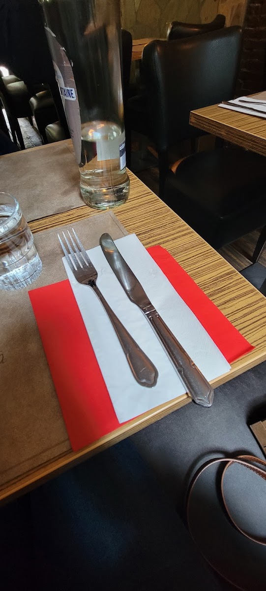 Added red napkin to indicate gluten free