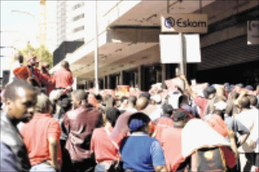 STRENGTH IN NUMBERS: Eskom employees plan to strike in the hope of seeing the end of temporary contracts. Cicra 2008. Pic. Martin Rhodes. © Business Day