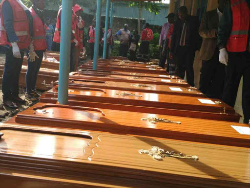The relatives of people killed in the Solai dam tragedy collect their bodies ahead of an interdenominational prayer meeting, May 16, 2018. /BEN NDONGA