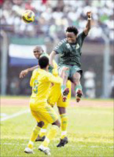 SIERRA LEONE, FREETOWN - 14 June 2008, Kagisho Dikgacoi, Katlego Mashego and Sherrif Suma during the AFCON and 2010 World Cup Qualifier match between Sierra Leone and South Africa held at the National Stadium in Freetown, Sierra Leone.\nPhoto by Lefty Shivambu / Gallo Images\n\nBEATEN: Sierra Leone's Sherrif Suma outjumps Bafana Bafana's Kagisho Dikgacoi and Katlego Mashego during the Afcon/2010 World Cup match in Freetown. page 40, sow17/06/08.