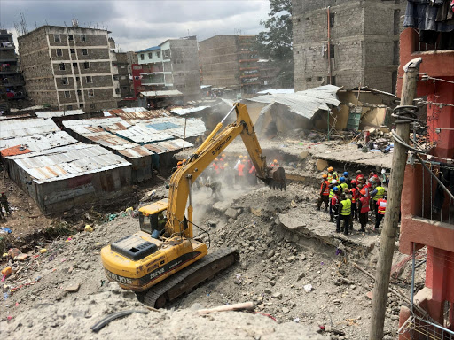 Rescue workers use a bulldozer as they continue to search for survivors in Huruma neighbourhood in the rubble of a six-storey building that collapsed in Nairobi, Kenya, May 5, 2016. Photo/REUTERS