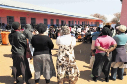 CONCERNED: Parents attend a prayer meeting at Masegela Primary School at GaSemenya village in Moletji, outside Polokwane, which was held to cast away an "evil spell" believed to have hit the school. PHOTO: ELIJAR MUSHIANA