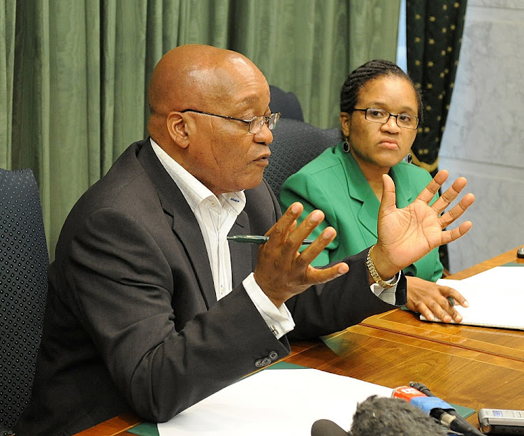 FILE IMAGE: Jacob Zuma talks during a meeting with the Elders at Gallagher Estates in Midrand, with him is Lakela Kaunda.