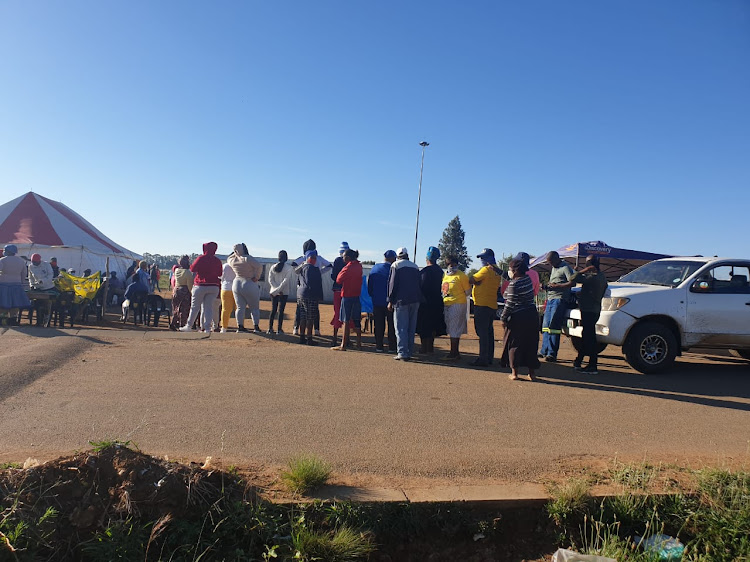 Residents queuing at a voting station in Boikhutso Ext 3 in Lichtenburg, North West. The township falls under the Ditsobotla municipality.