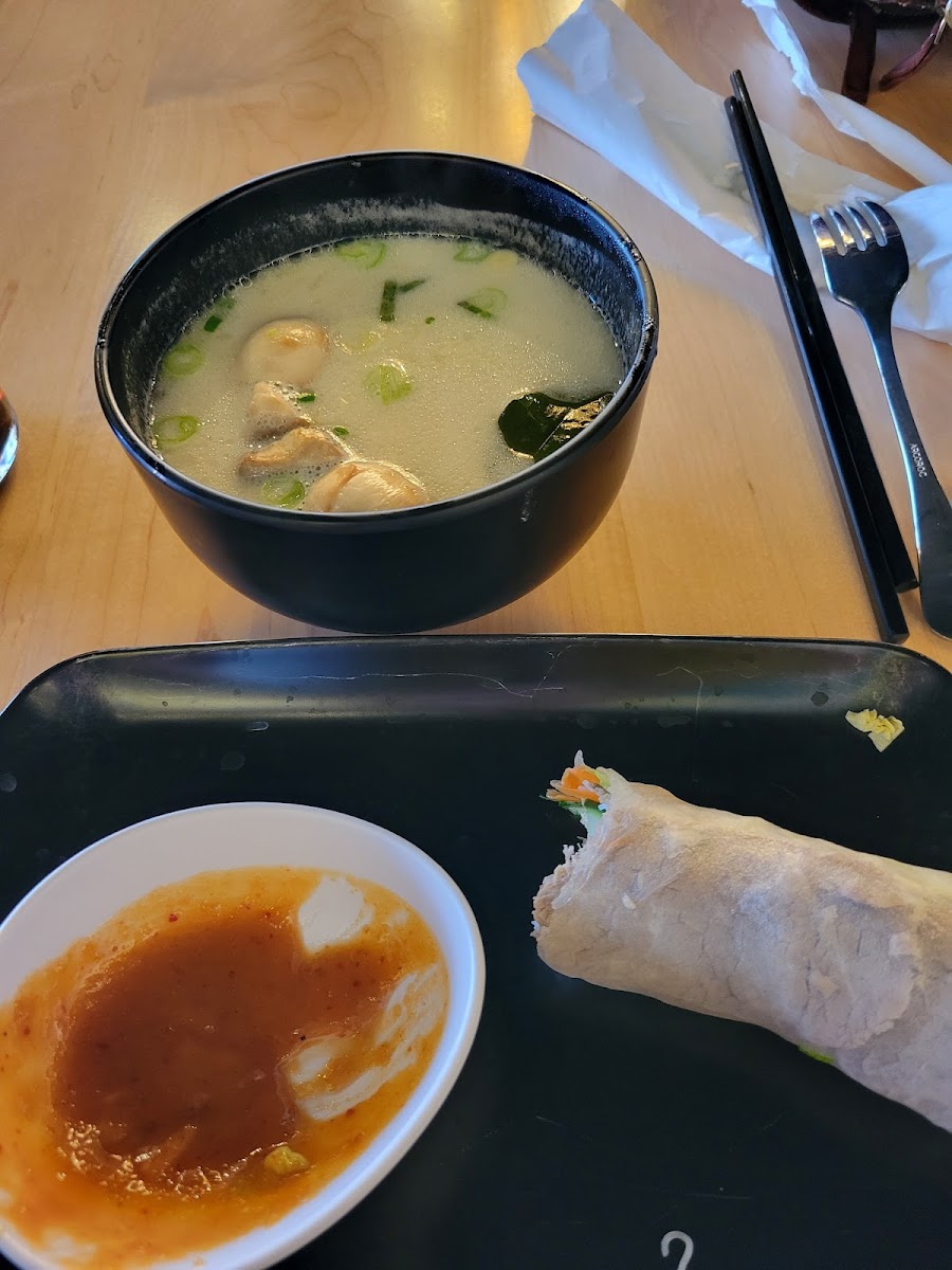 Fresh spring roll with peanut sauce and some Thom Ka soup.