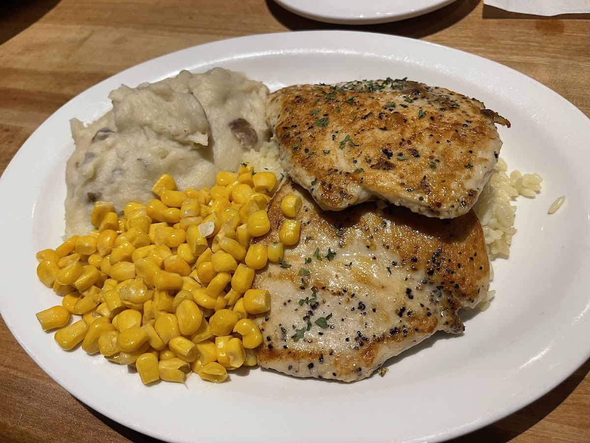 Lemon pepper chicken with mashed potatoes and corn