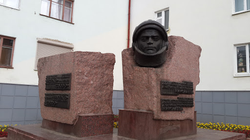 Памятник Николаеву А.Г.