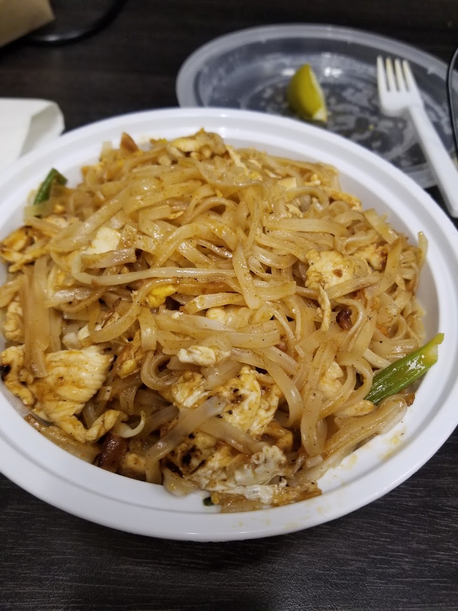 Chicken pad thai