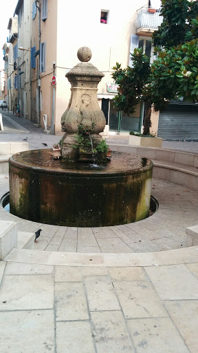 Fontaine De L'église 
