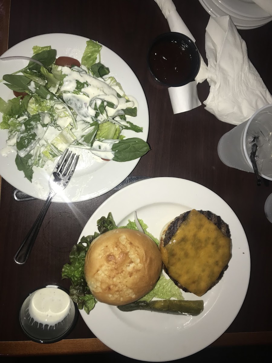 I ordered a side salad with no croutons and the O’Neil’s burger with bbq. It was very good especially the bun and very filling I did not get any effect from gluten. No specific gf menu.