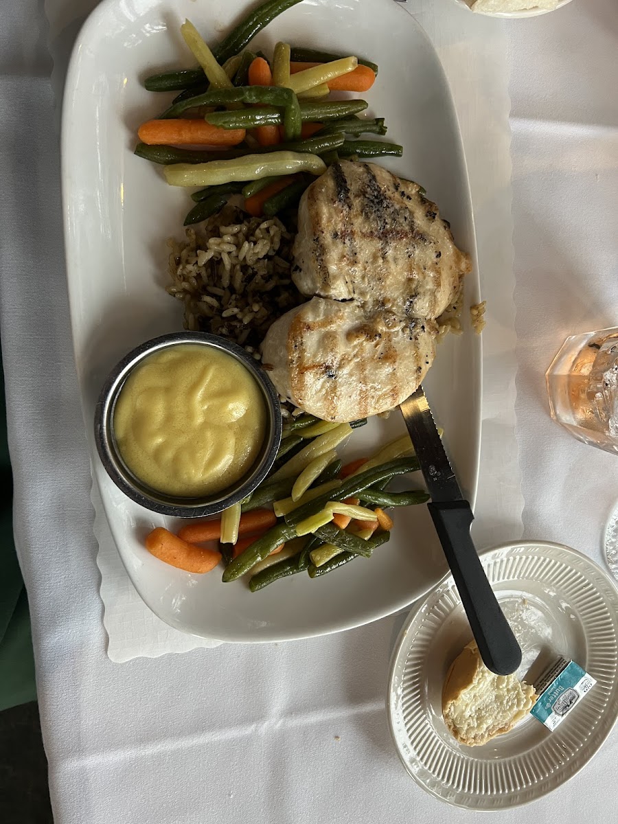 Grilled chicken, wild rice, veggies and Hollandaise with and udi's roll