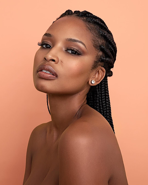 Ayanda Thabethe shows us how to do the feather brow look.