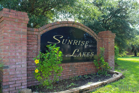 Entrance to Sunrise Lakes