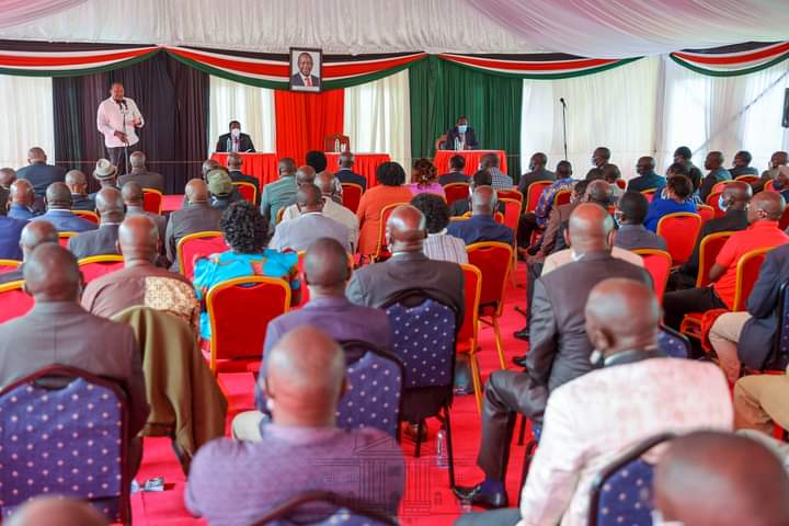 Uhuru meets Western Kenya leaders at State House Nairobi