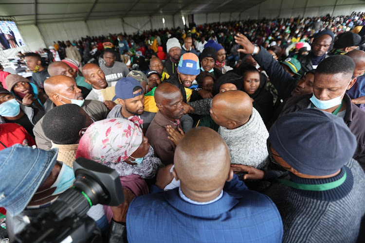 Residents of Bloemfontein argue about who will address President Cyril Ramaphosa at the imbizo he held on April 9 2022.