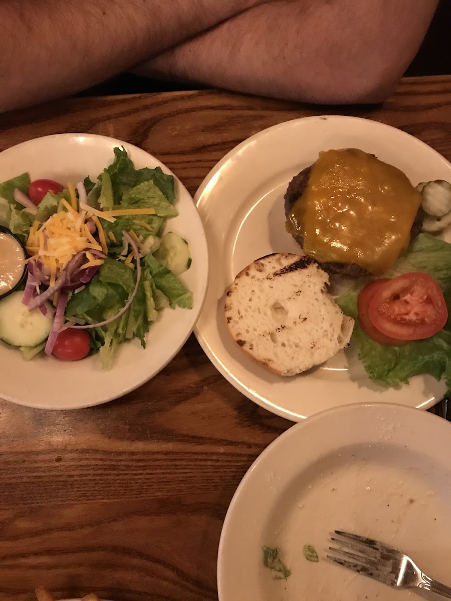 Burger with gf bun and side salad instead of gluten-fries