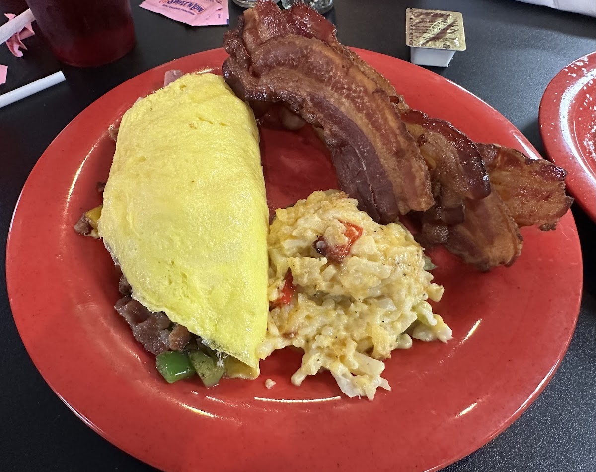 Omelete, hashbrown casserole, 2 sides of bacon