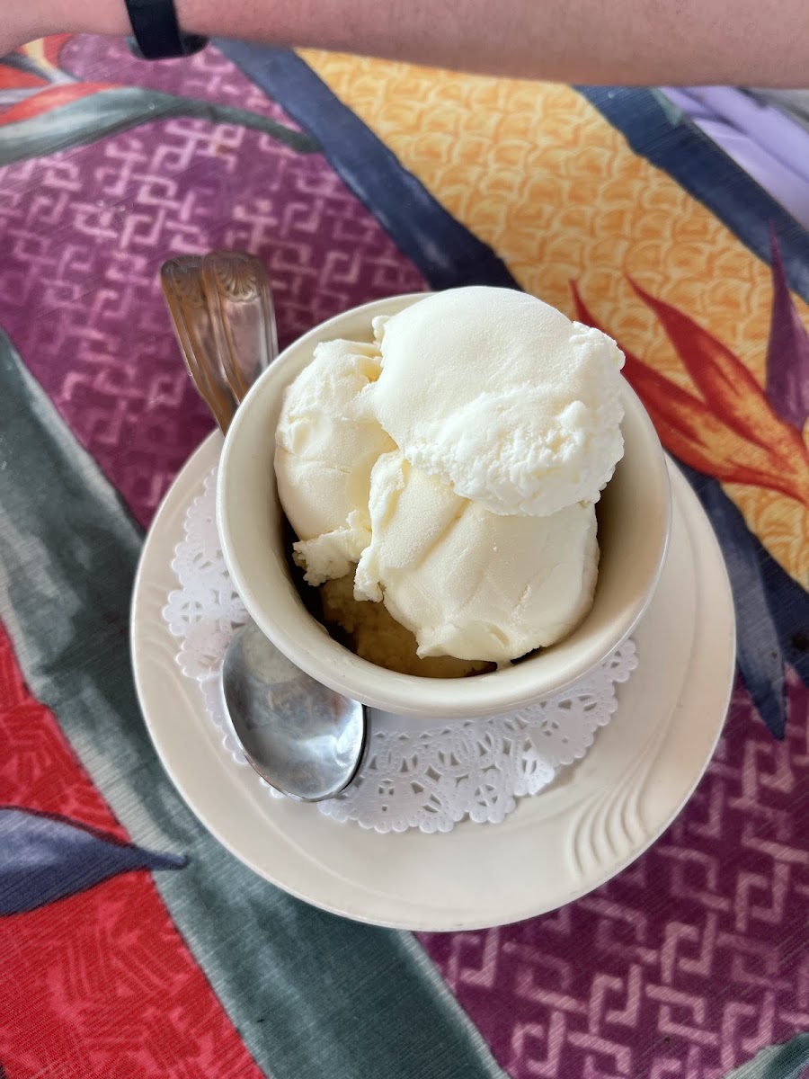 Macadamia ice cream