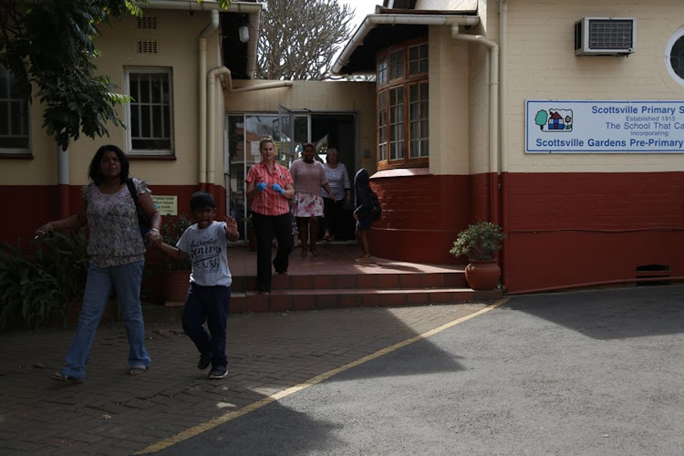 Parents from Scottsville Primary School in Pietermaritzburg pick up their kids after the school was closed due to noxious smoke coming from a rubbish dump fire.