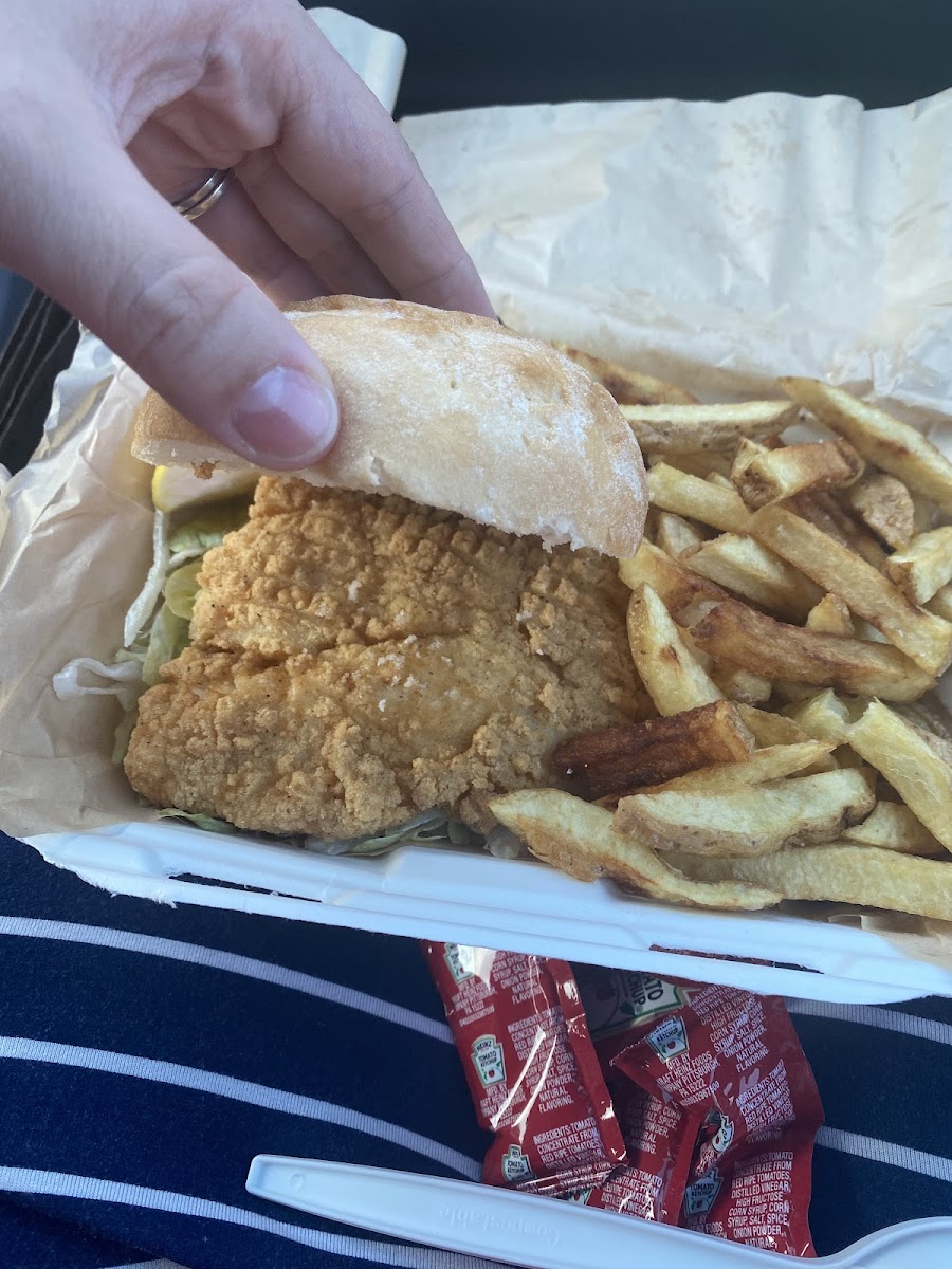 Fried haddock sandwich/fries