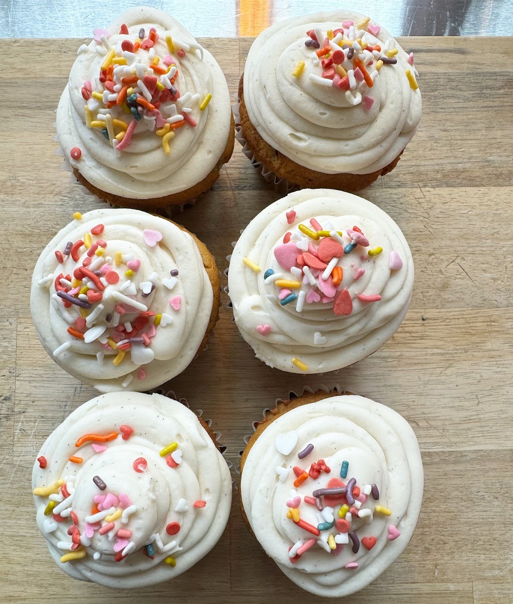 Birthday cake cupcakes!