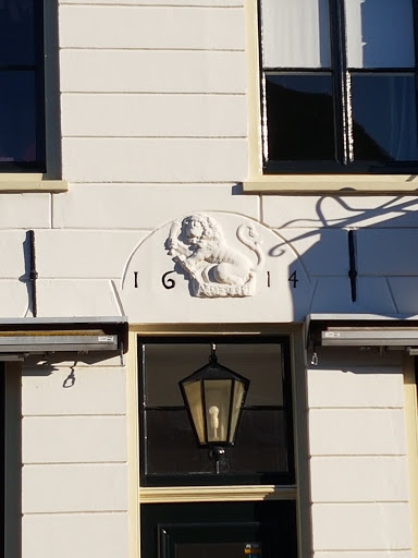 Voorstraat 18, gevelsteen 'Lee