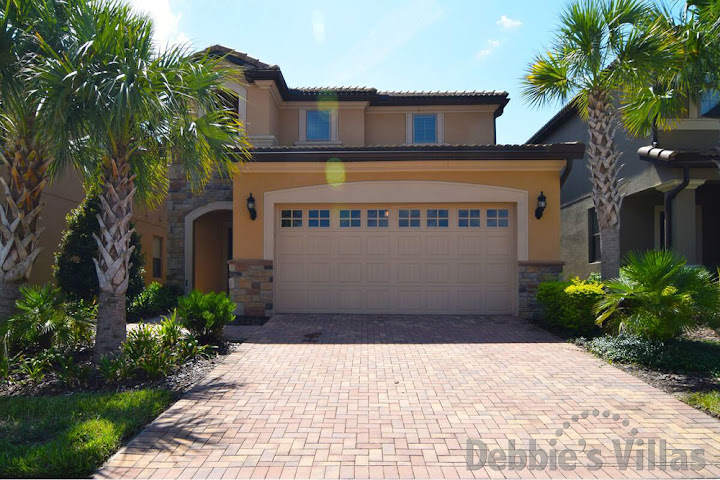 Kissimmee villa to rent, gated resort, close to Disney, games room, south-facing pool and spa
