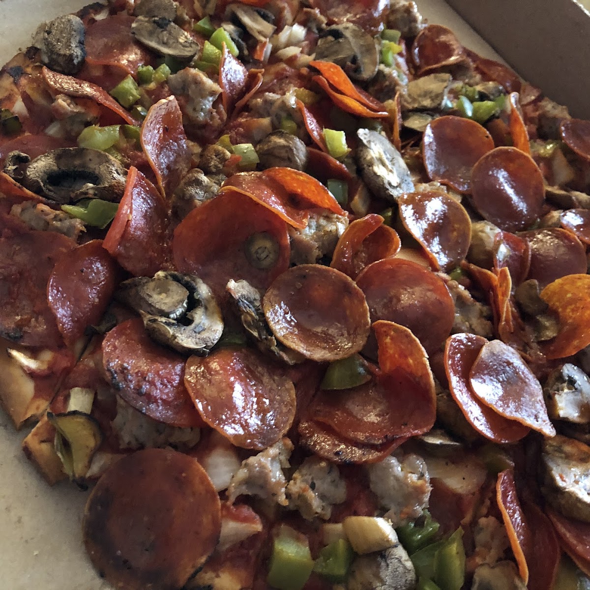 Gluten free surpreme pizza customized to be without cheese