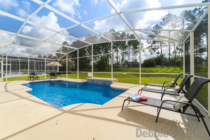 Sunny pool deck on Highlands Reserve with no rear neighbours