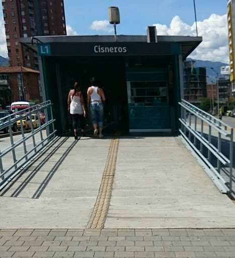 Estación Metroplus Cisneros (Moda)