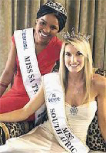 Miss Teen SA Zizo Beda and Miss SA Megan Coleman. © Sowetan.