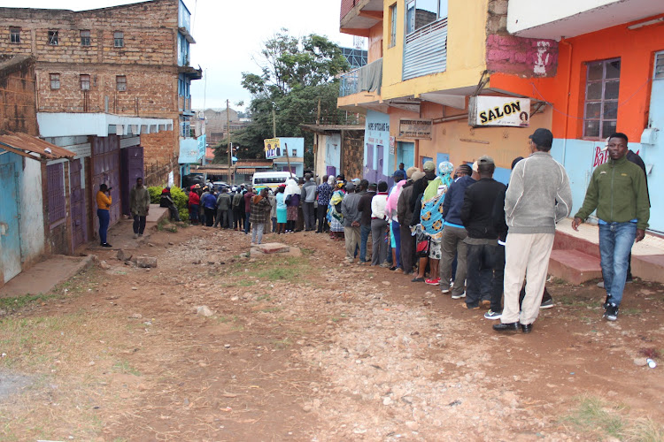 Queues outside Murang'a town social Hall polling station by 7 am.
