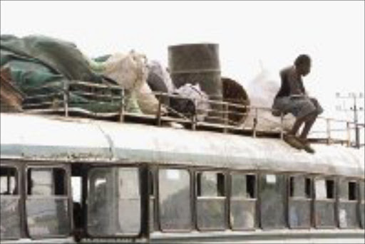 FAMILIAR SIGHT: A bus pulls into a terminus in Harare. 15/11/07. © AP.