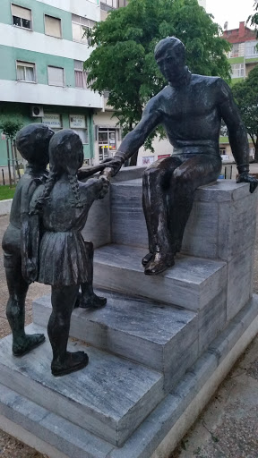 Statue of Kids