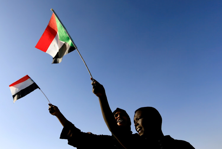 Ahead of the demonstrations, members of an unidentified armed group removed security barriers around government buildings and prevented the police and security forces from going about their work.