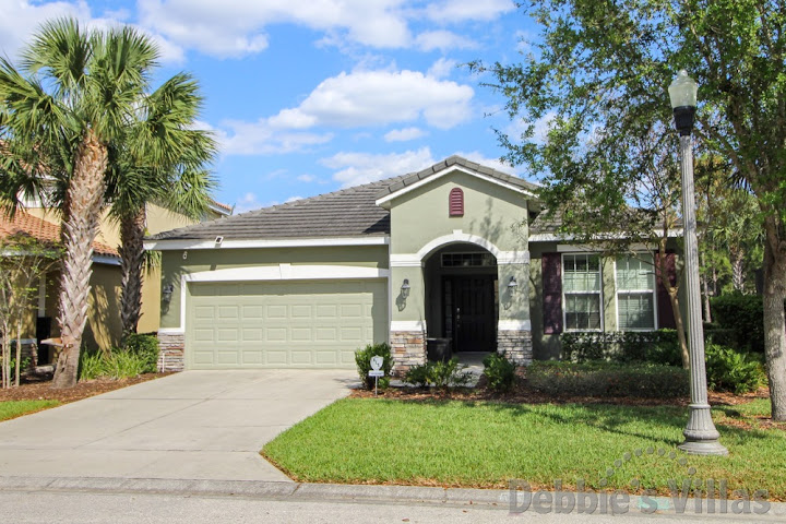 Orlando vacation villa, close to Disney, private pool and spa, games room, gated Davenport resort