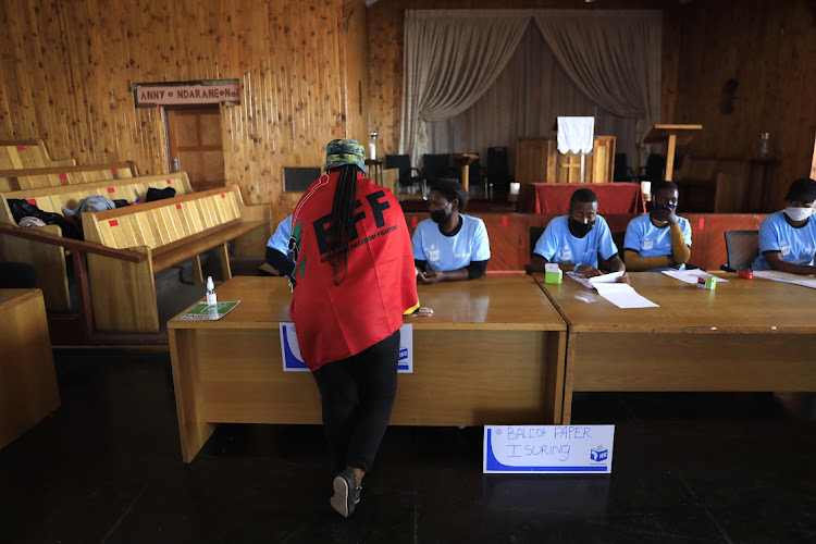 A voter with IEC officials in Alexandra, Johannesburg.