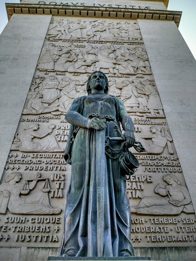 Palácio da Justiça - Estátua da Justiça