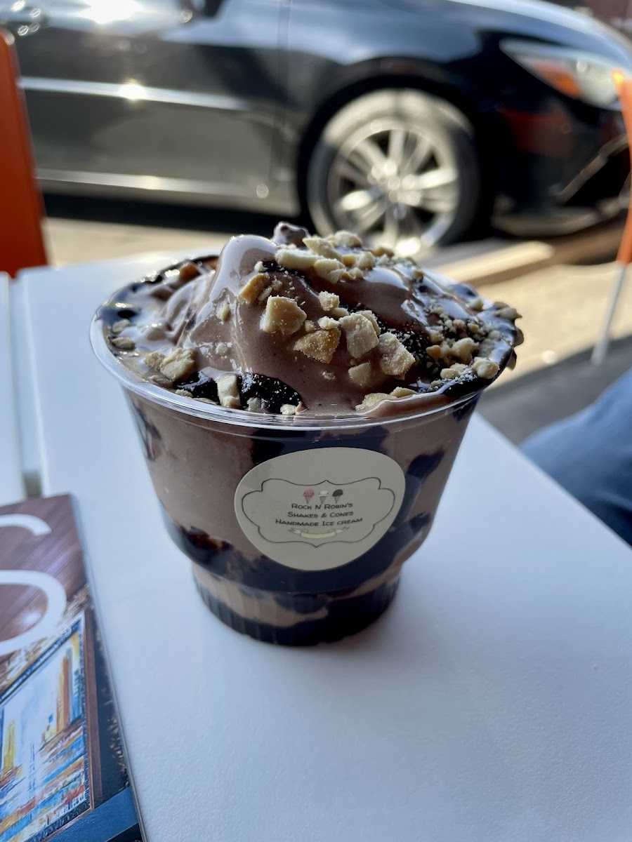 Nutty Buddy - Spanish peanuts and organic hot fudge layered with your choice of GF soft serve.