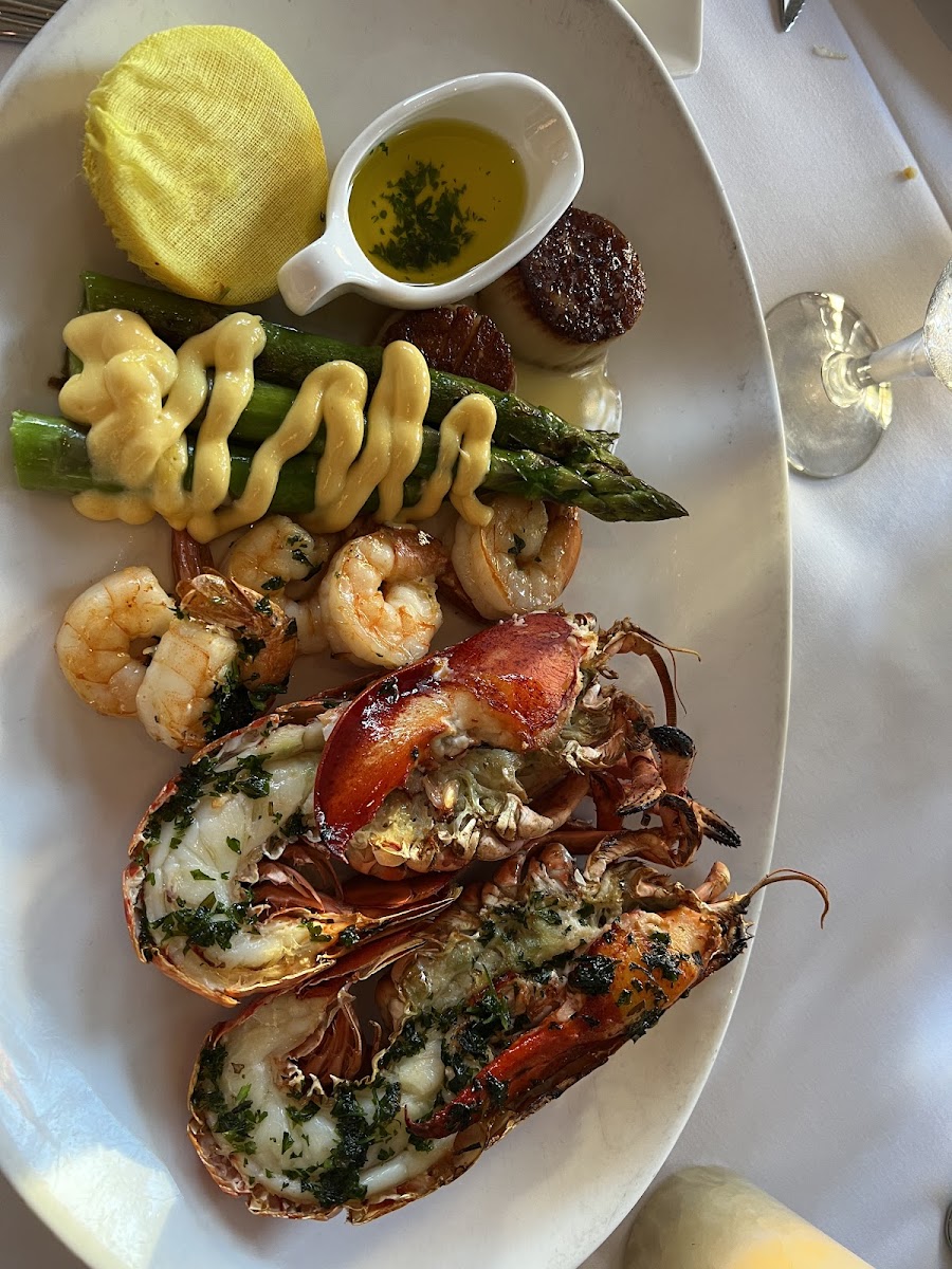 Broiled seafood platter