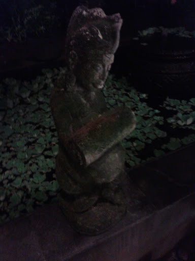 Putri Leko Statue