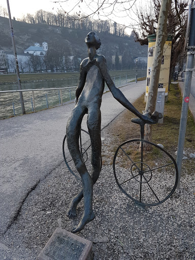 Cyclist sculpture, Elizabethkai