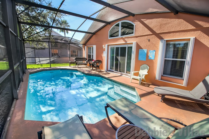 Easy entry steps into the pool on Lake Berkley