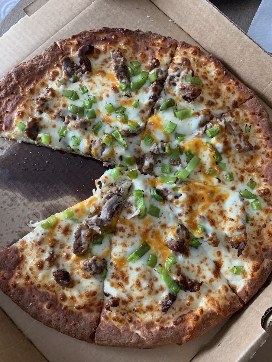 Delicious steak and green pepper pizza.