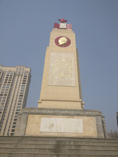 文革初期修建的武汉防汛纪念碑