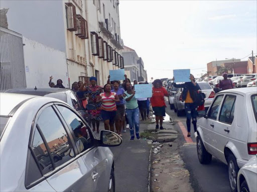 Outraged Mzamomhle residents call for Phumza Kadeni's release. Picture: NONSINDISO QWABE