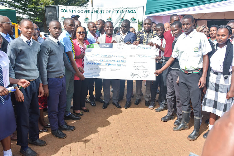 Kirinyaga governor Anne Waiguru, county staff, teachers and students during the disbursement of bursary cheques to students in the county in Kutus Thursday