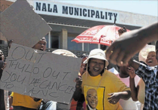 IN PROTEST: ANC members and Bothaville residents demonstrate outside the Nala municipality offices yesterday. They are demanding the removal of all officials implicated in the damning KPMG forensic report. PHOTO: ANTONIO MUCHAVE