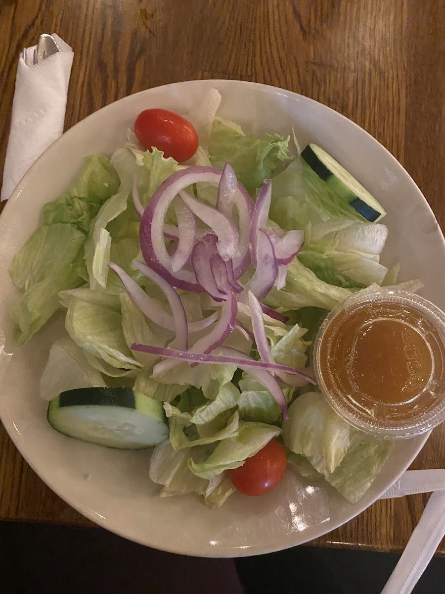 Side salad with oil and vinegar
